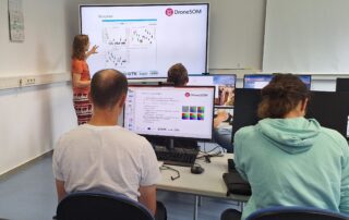 Johanna explaining the theory behind boxplots