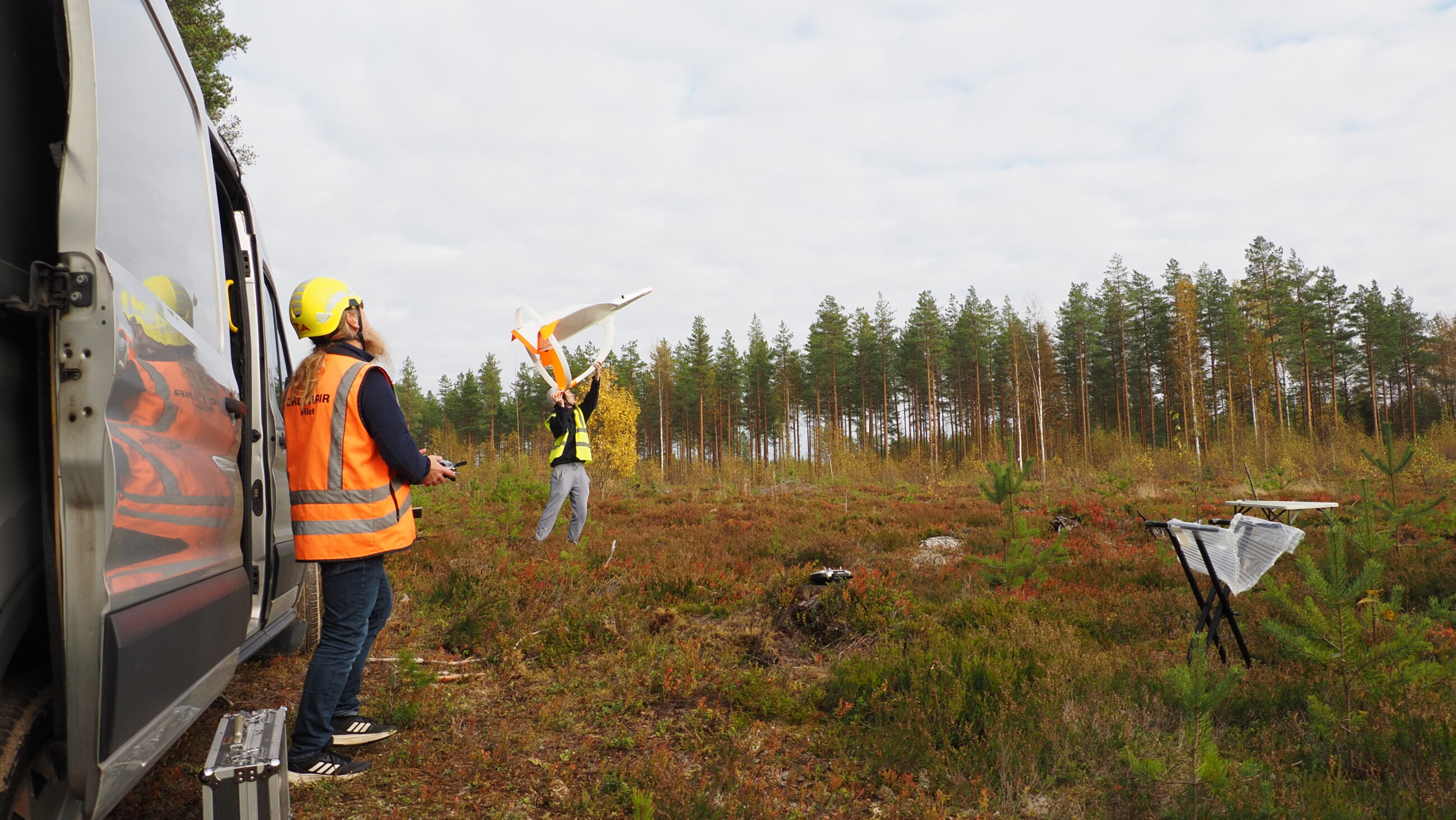 MP_2025_Kupukka-EM_MA010018 Juho sends the drone flying